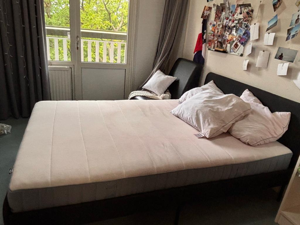 Ikea Bed and matress, Ophalen, Tweepersoons, 140 cm, Zo goed als nieuw