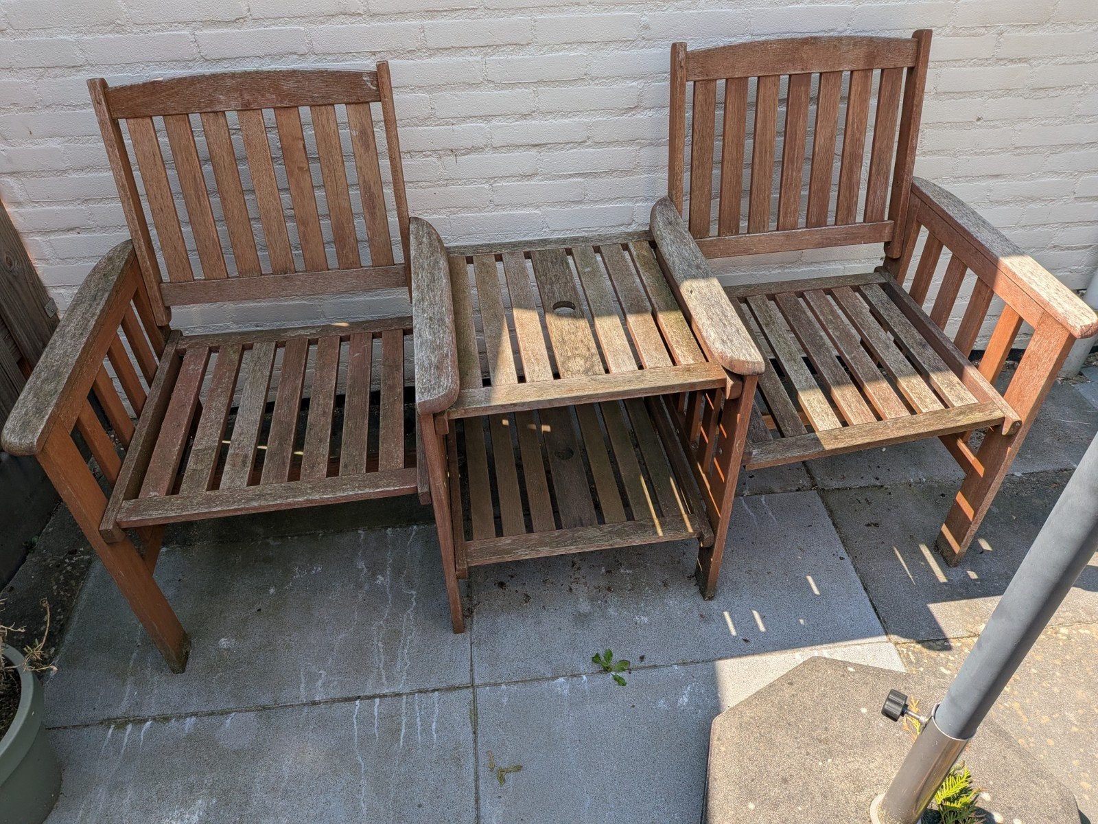 Tuinbank met tafelstuk en parasolgat - opknapper, Ophalen, Gebruikt, Hout