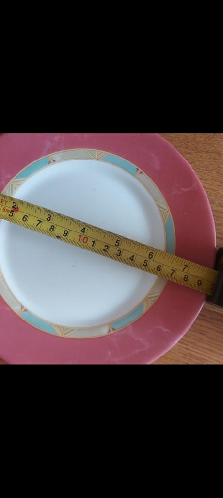 6 stuks nieuw . roze bord met decoratieve rand, 20 cm, Gebruikt, Keramiek, Ophalen of Verzenden, Bord(en)