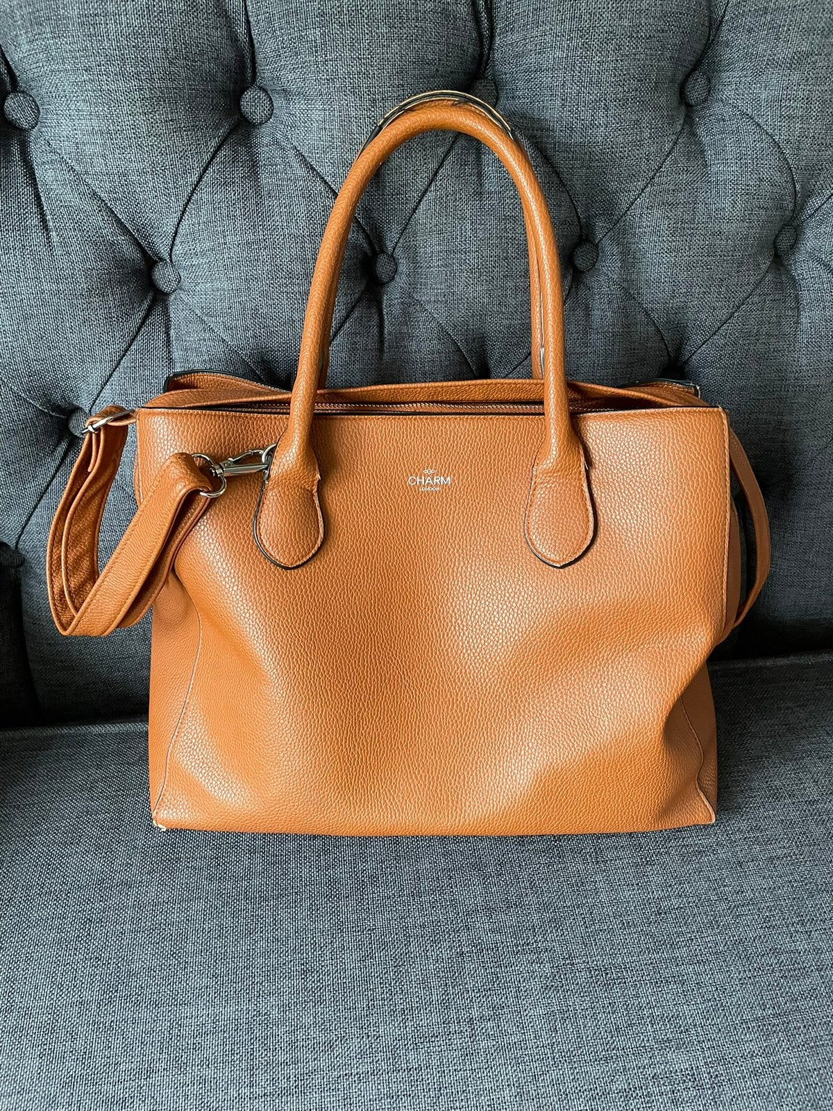 Charm cognac handtas/schoudertas met hengsel, Sieraden, Tassen en Uiterlijk, Tassen | Damestassen, Ophalen of Verzenden, Zo goed als nieuw