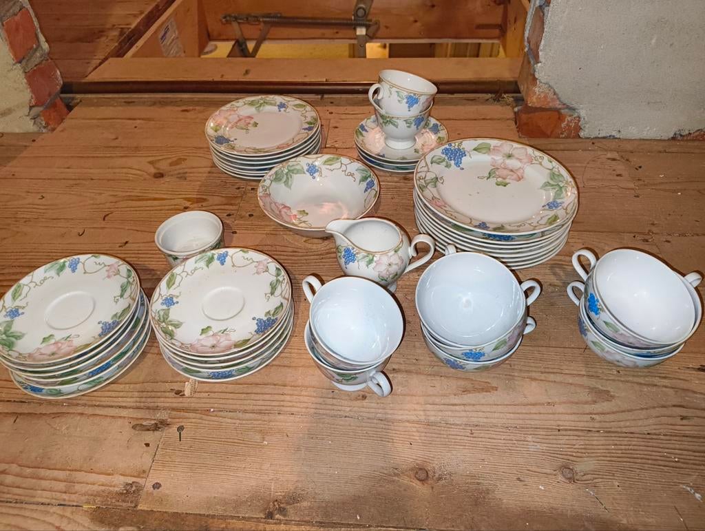 Vintage Servies met Bloemenmotief, Huis en Inrichting, Keuken | Servies, Gebruikt, Compleet servies, Overige stijlen, Aardewerk