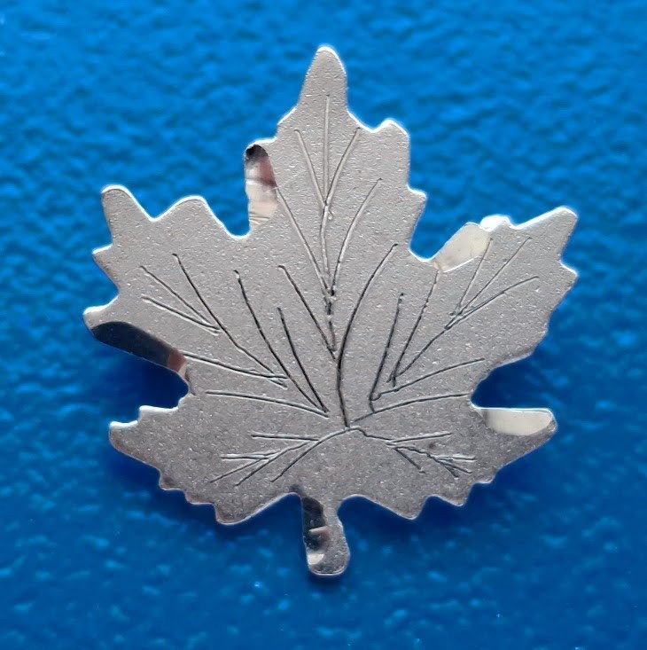 Zilveren  vintage broche in de vorm van een esdoornblad, Verzenden, Minder dan 4 cm, Zo goed als nieuw, Zilver