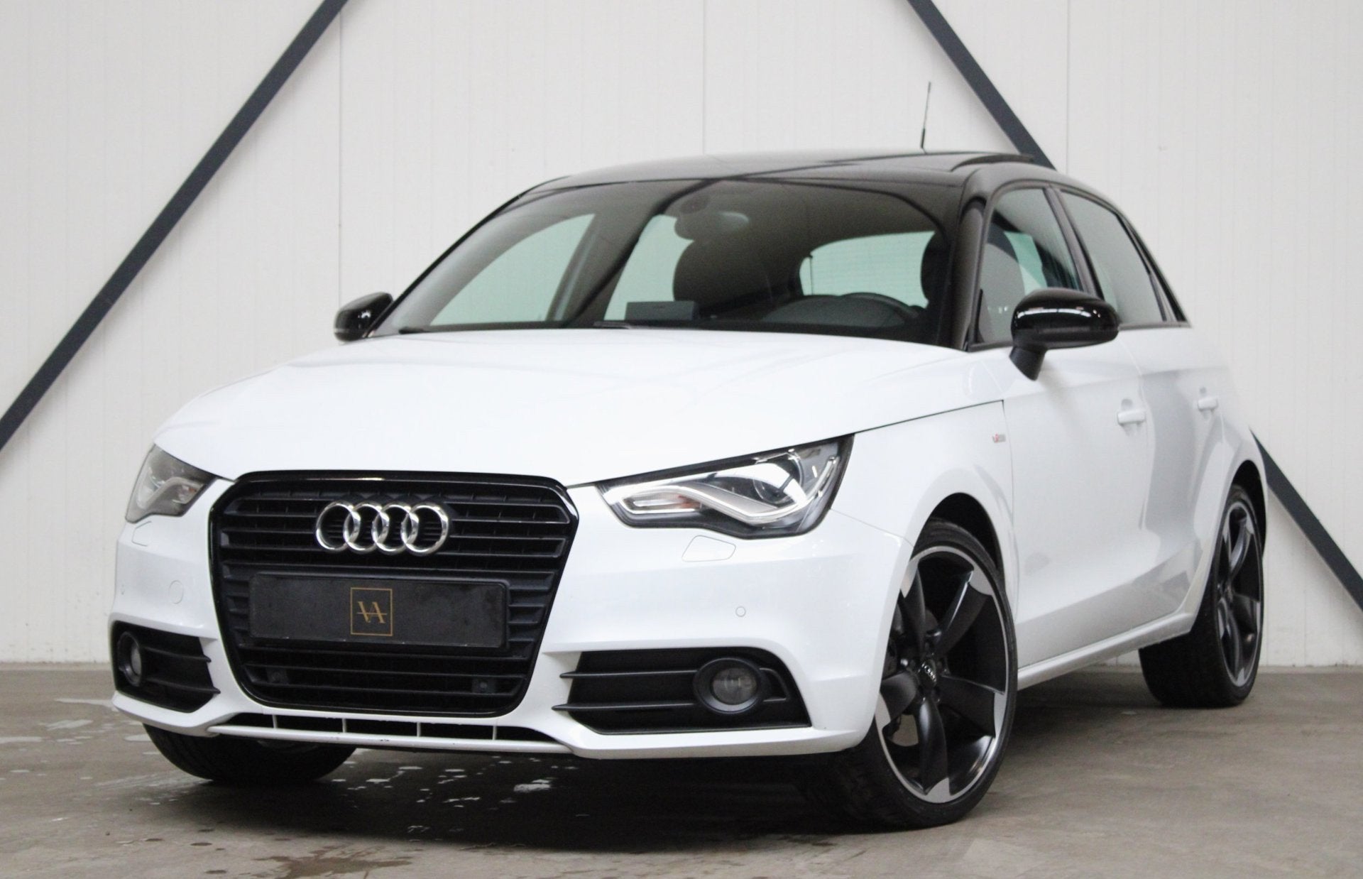 Audi A1 Sportback 1.4 TFSI S-Line sport l Panoramadak l Vol, Xenon verlichting, Zwart, 4 cilinders, 4 stoelen