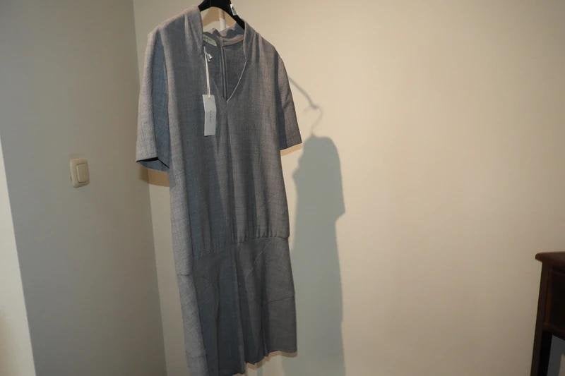 BA&SH muis grijze jurk aparte stiksels rok Nieuw met kaart 3, Kleding | Dames, Jurken, Maat 38/40 (M), Verzenden, Nieuw, Ba&sh