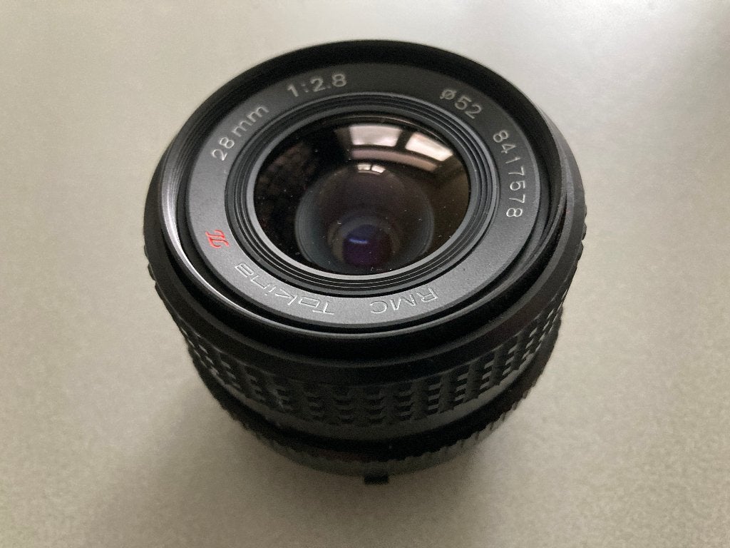 Tokina 28mm lens 1:2.8, voor Nikon FM analoge camera, Gebruikt, Tokina, Beschermhoes/tas, Nikon F-mount