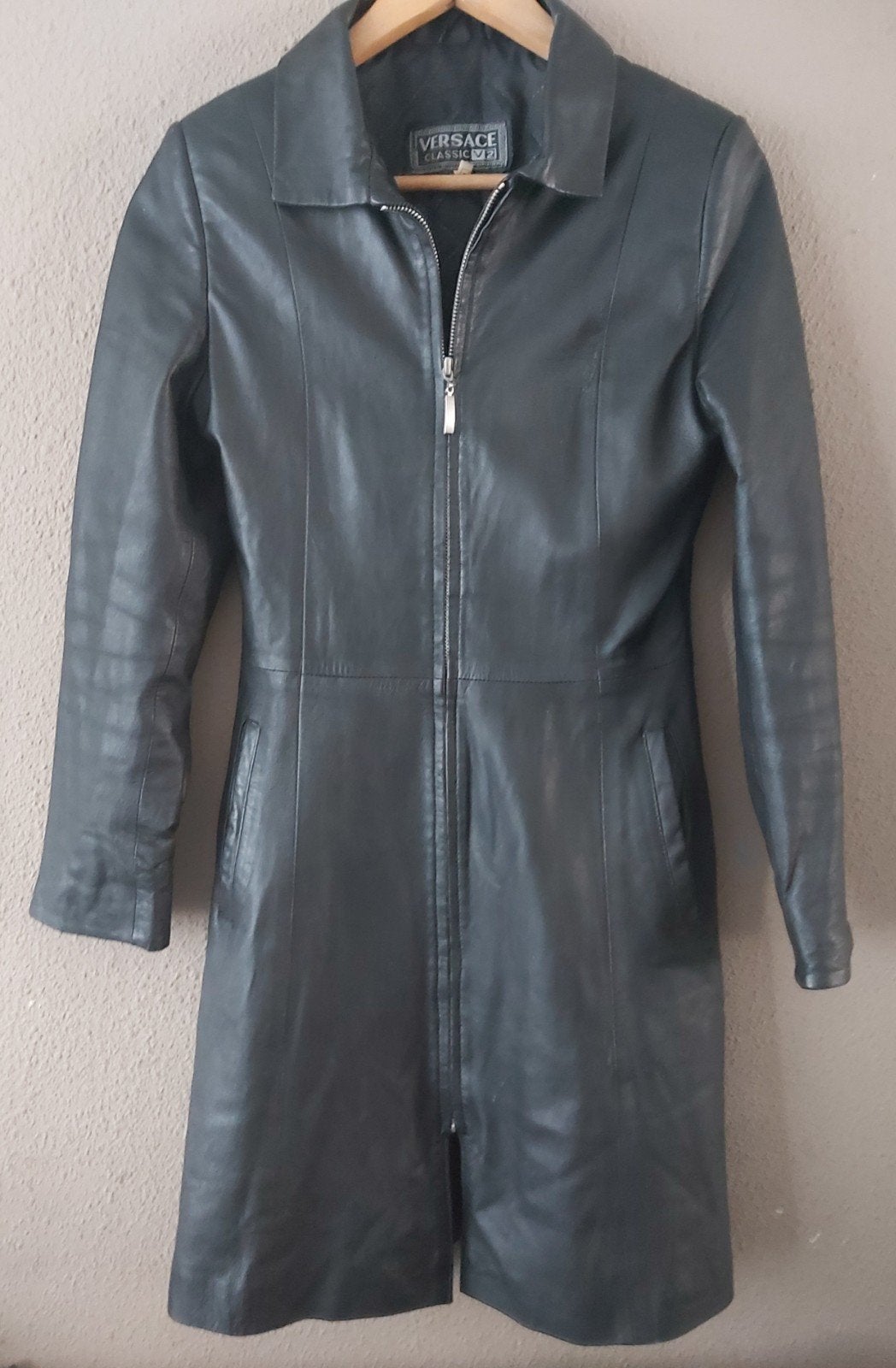 Versace Classic V2 design jas leer zwart maat S, Versace Classic V2, Ophalen, Zo goed als nieuw