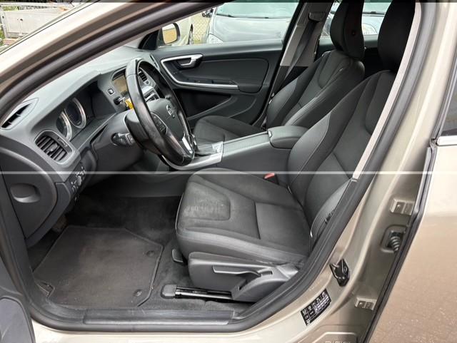 Volvo V60 1.6 D2 Kinetic AUTOMAAT, Auto's, Volvo, Voorwielaandrijving, Euro 5, Stof, Zwart