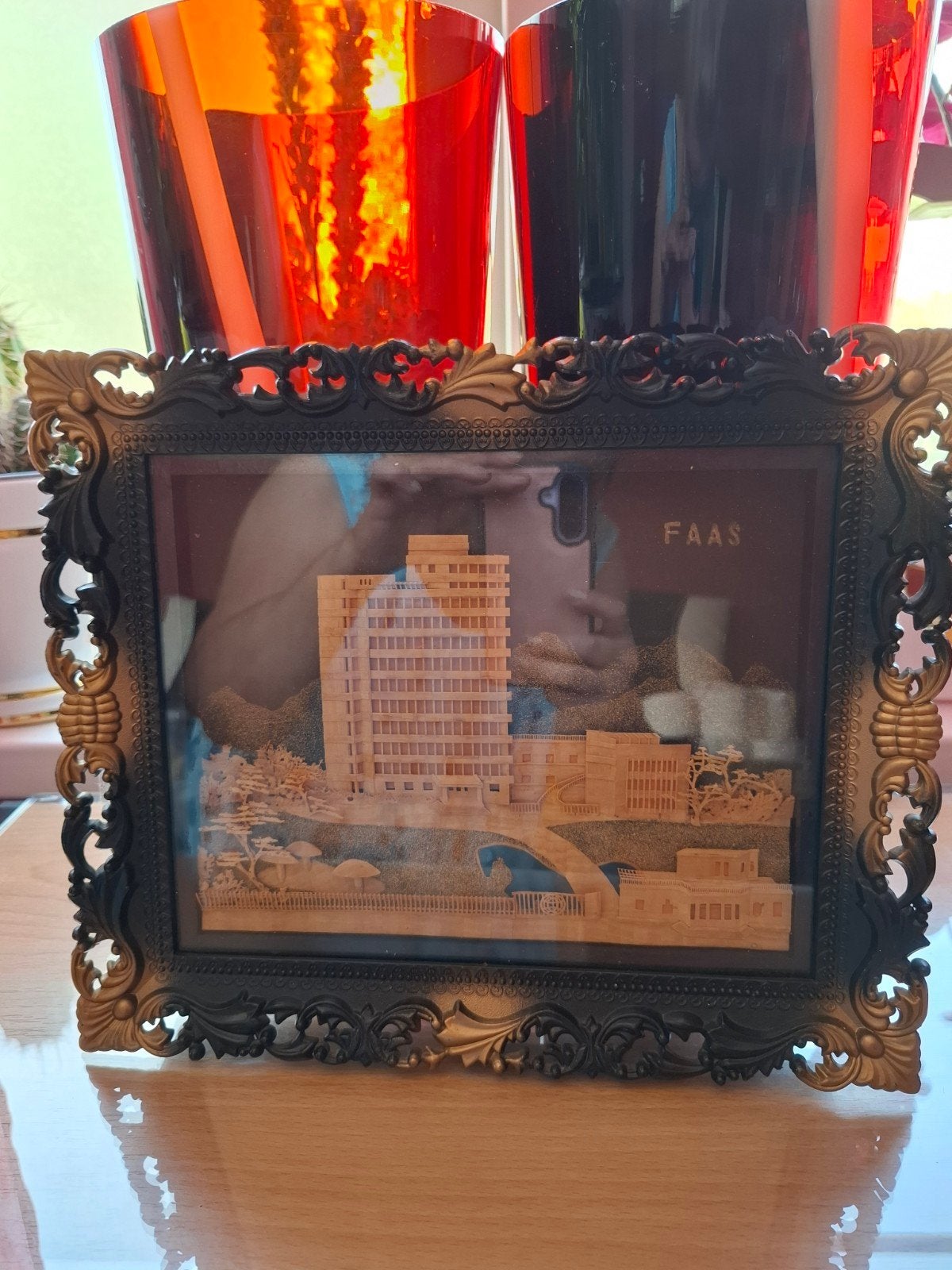 Uniek schilderij 'FAAS' in donkergrijs/koffiekleurig frame, Minder dan 50 cm, Verzenden, Zo goed als nieuw, Schilderij