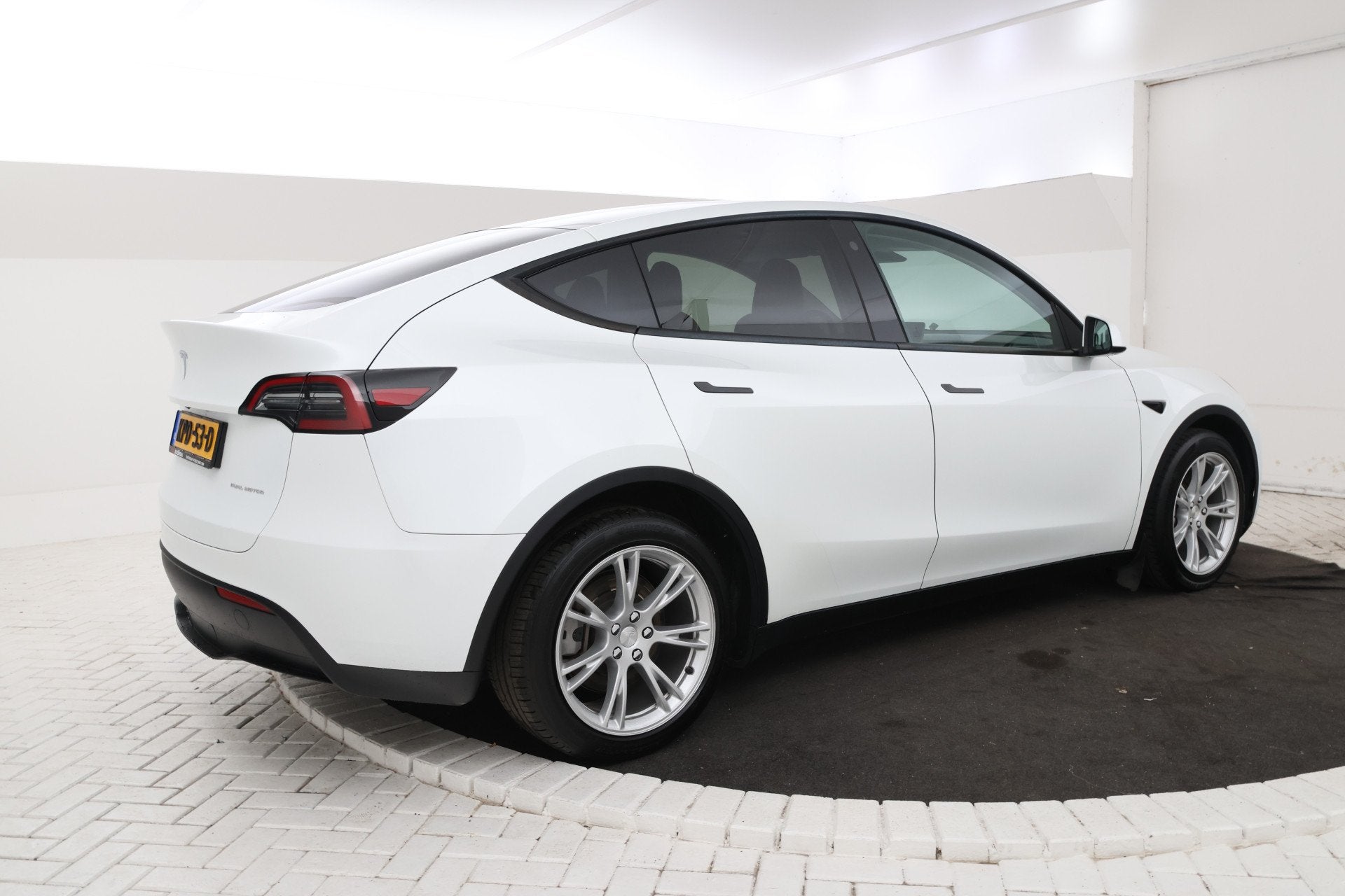 Foto 2 van Tesla Model Y Long Range AWD 75 kWh Navigatie, trekhaak! Vol