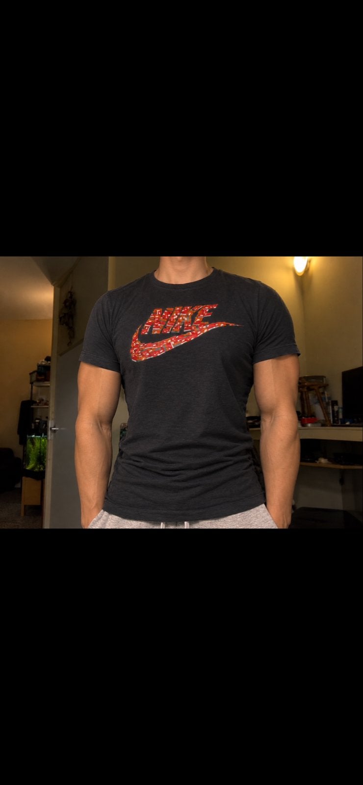 Nike T-shirt met unieke print - Maat M, Kleding | Heren, Ophalen of Verzenden, Zo goed als nieuw, Maat 48/50 (M), Zwart