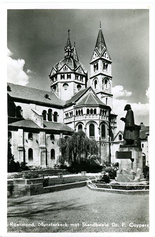 Roermond Munsterkerk met standbeeld Dr. P. Cuypers, Ophalen of Verzenden, 1940 tot 1960, Ongelopen, Limburg