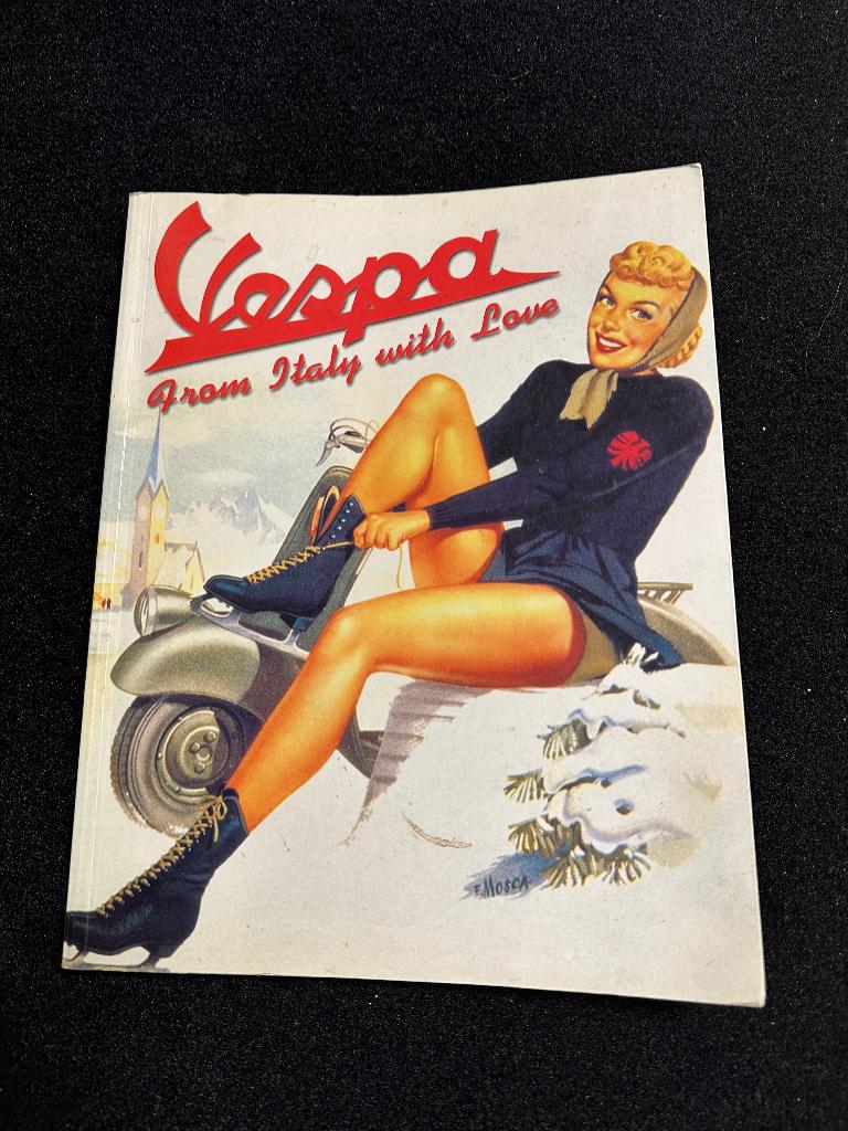 Vespa Boek 2004 Runner Vespa ET Sfera Zip Peperino, Ophalen of Verzenden, Zo goed als nieuw, Overige onderwerpen