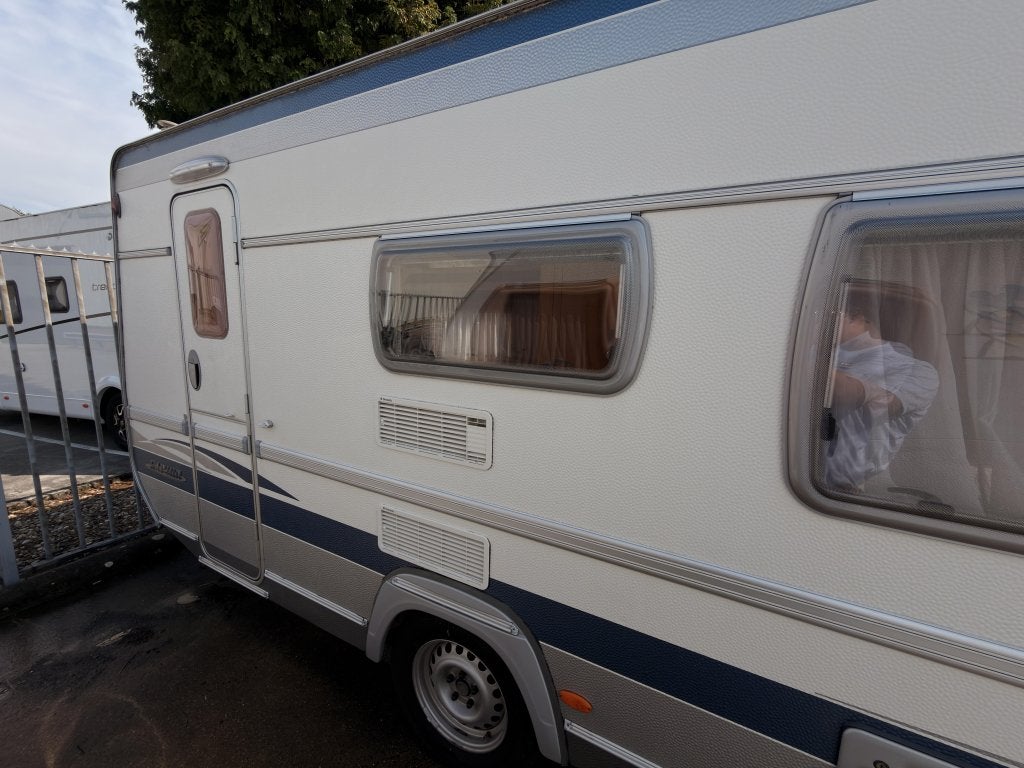 Fendt Saphir 450 QB Voortent en 1300KG, Caravans en Kamperen, Bedrijf, Treinzit, Schokbreker, Tot en met 4