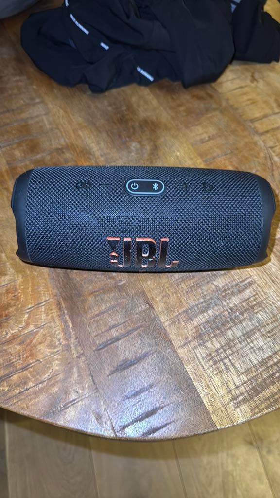 jbl charge 5 bijna helemaal nieuw, JBL, Overige typen, Ophalen of Verzenden, Zo goed als nieuw