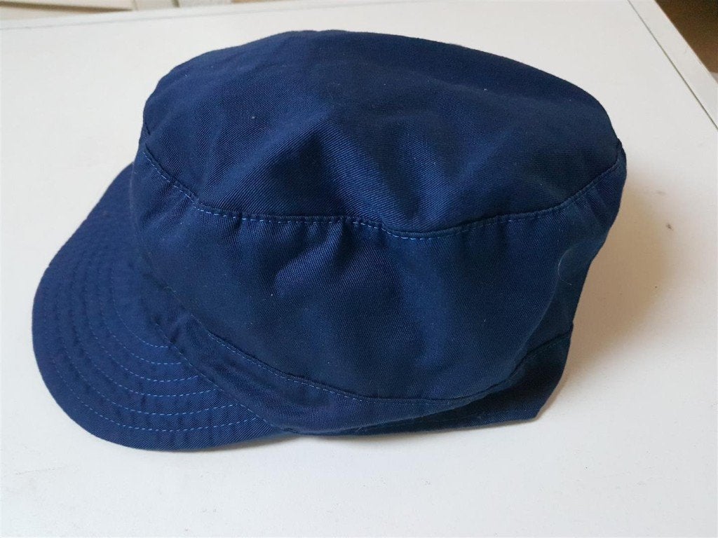 Blauwe pet en blauwe warme berenmuts ex defensie, Ophalen of Verzenden, Landmacht, Nederland, Kleding of Schoenen