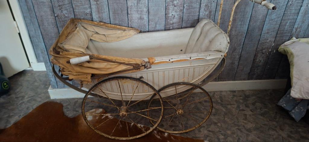 Antieke kinderwagen -MOET WEG  Decoratief object, Antiek en Kunst, Antiek | Overige Antiek, Ophalen