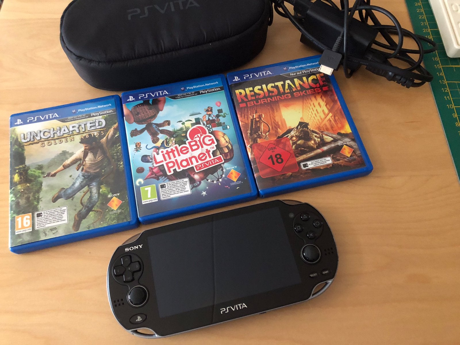 PS Vita Oled SET, Spelcomputers en Games, Ophalen, Gebruikt, Zwart, Met games