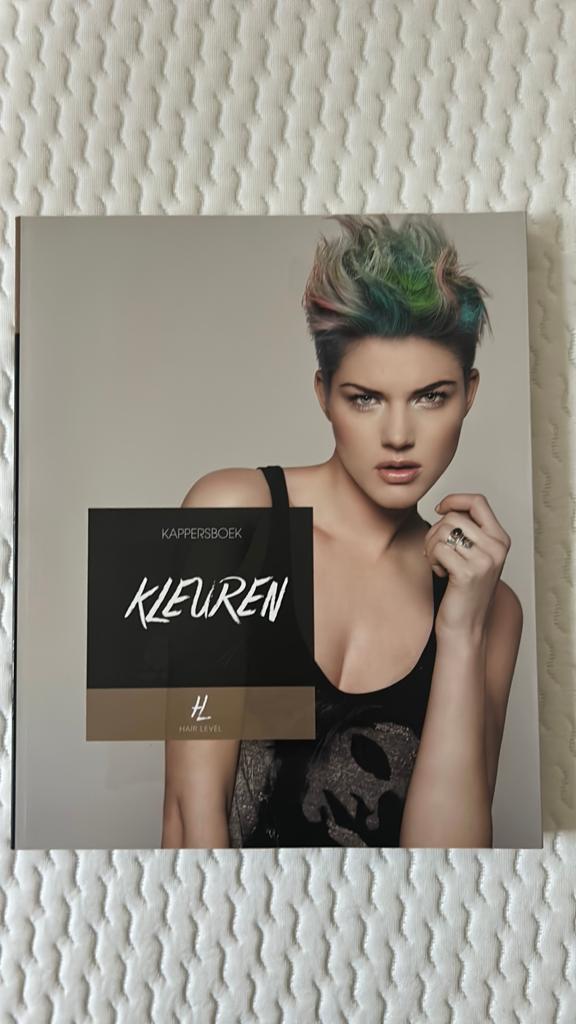 Kappersboek Kleuren - Hair Level (28,5 x 23,5 cm), Boeken, Ophalen of Verzenden, Zo goed als nieuw, MBO