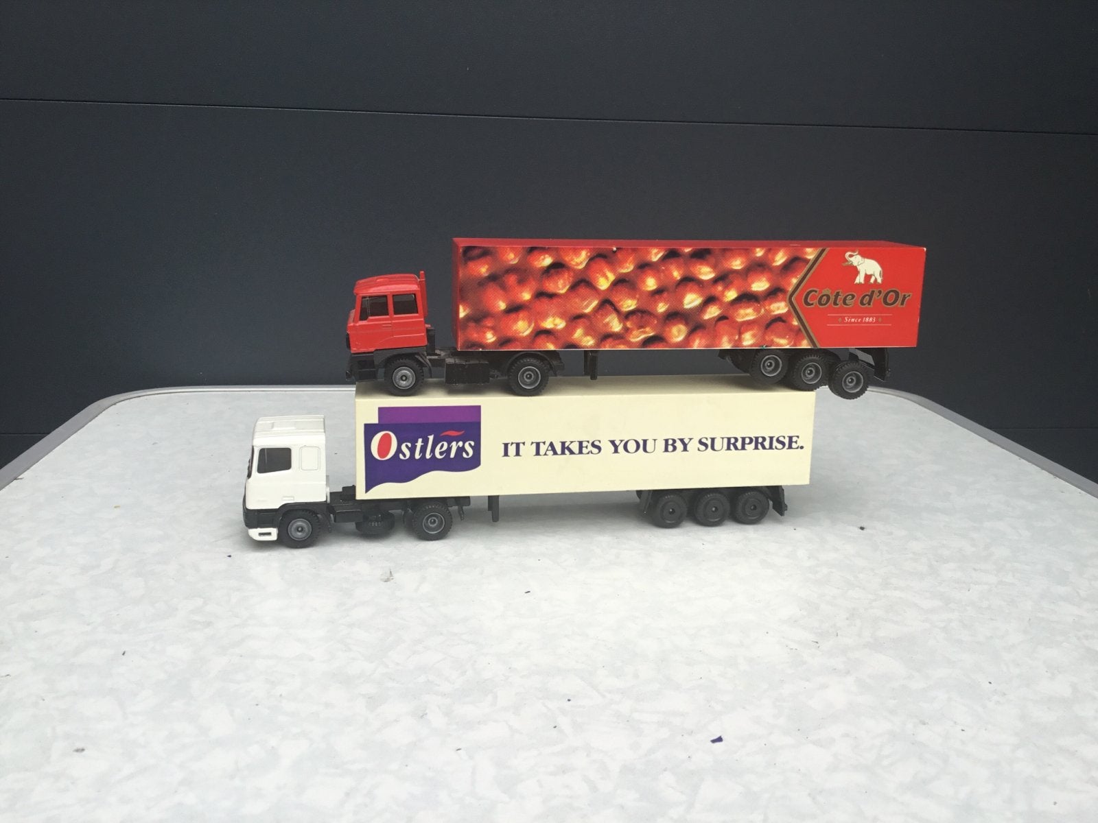 2 X Daf Efsi Cote d’or  en Ostlers, Hobby en Vrije tijd, Modelauto's | 1:87, Ophalen of Verzenden, Zo goed als nieuw, Bus of Vrachtwagen