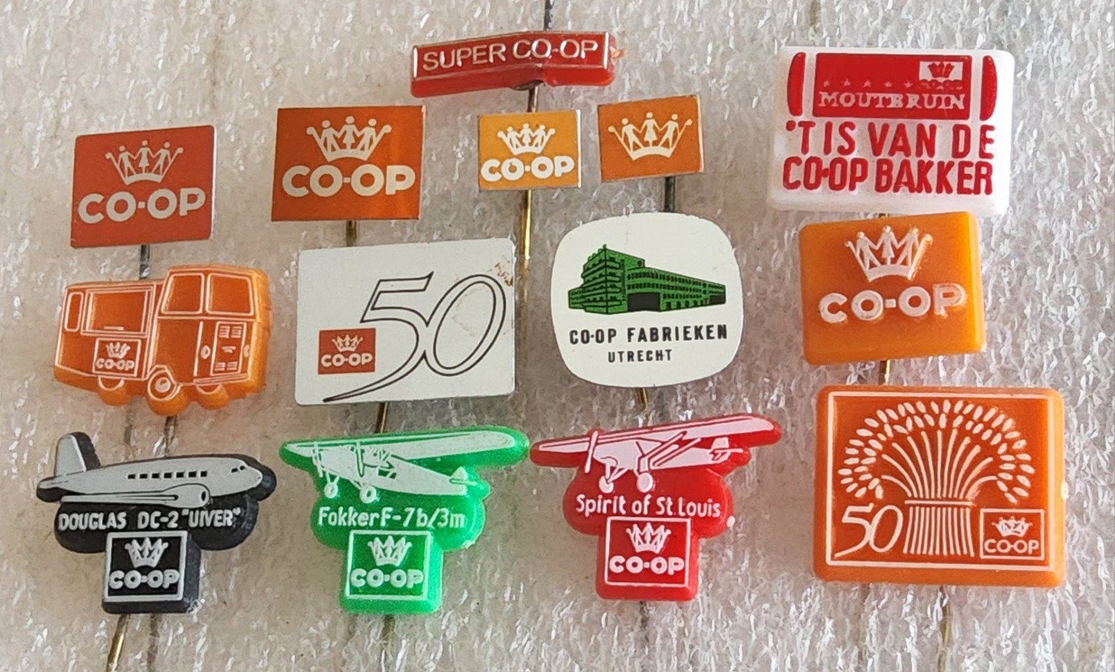 14 Vintage CO-OP Speldjes - Diverse Ontwerpen, Verzamelen, Ophalen of Verzenden, Gebruikt, Overige onderwerpen, Speldje of Pin