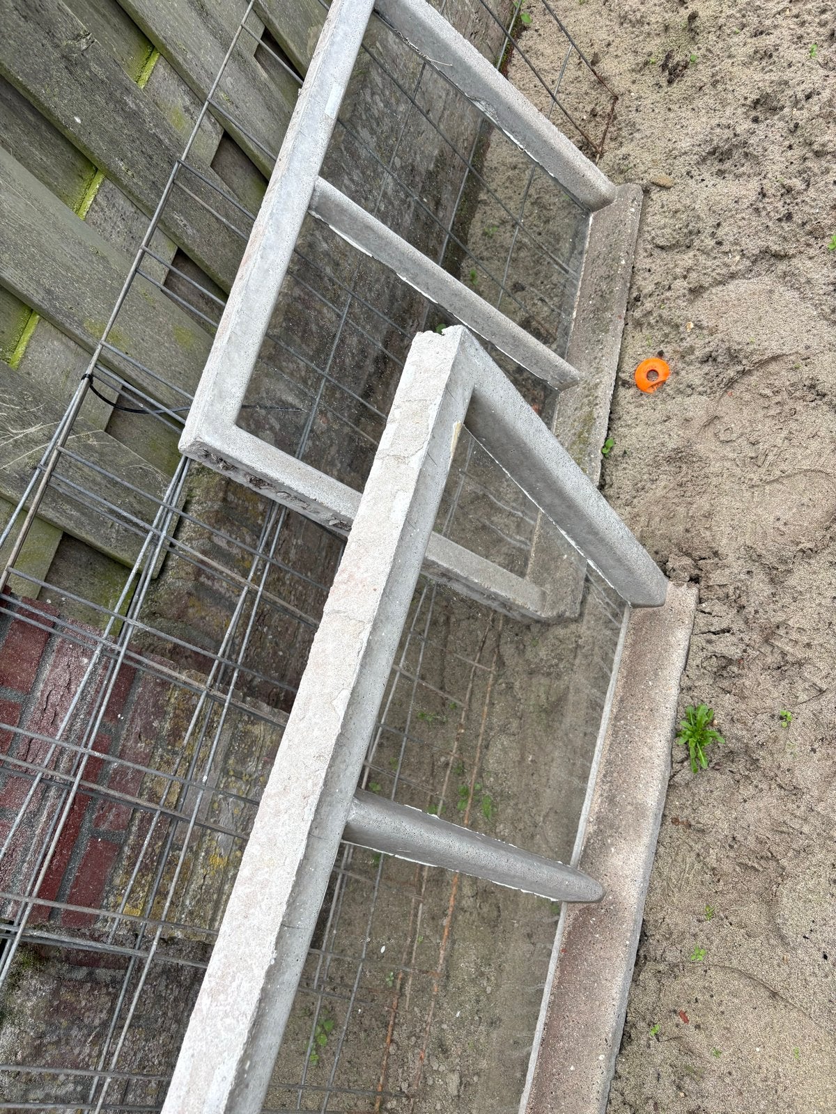 Betonnen raamkozijn met glas (66x89,5 cm), Ophalen, Gevelraam of Ruit, Gebruikt, Minder dan 80 cm