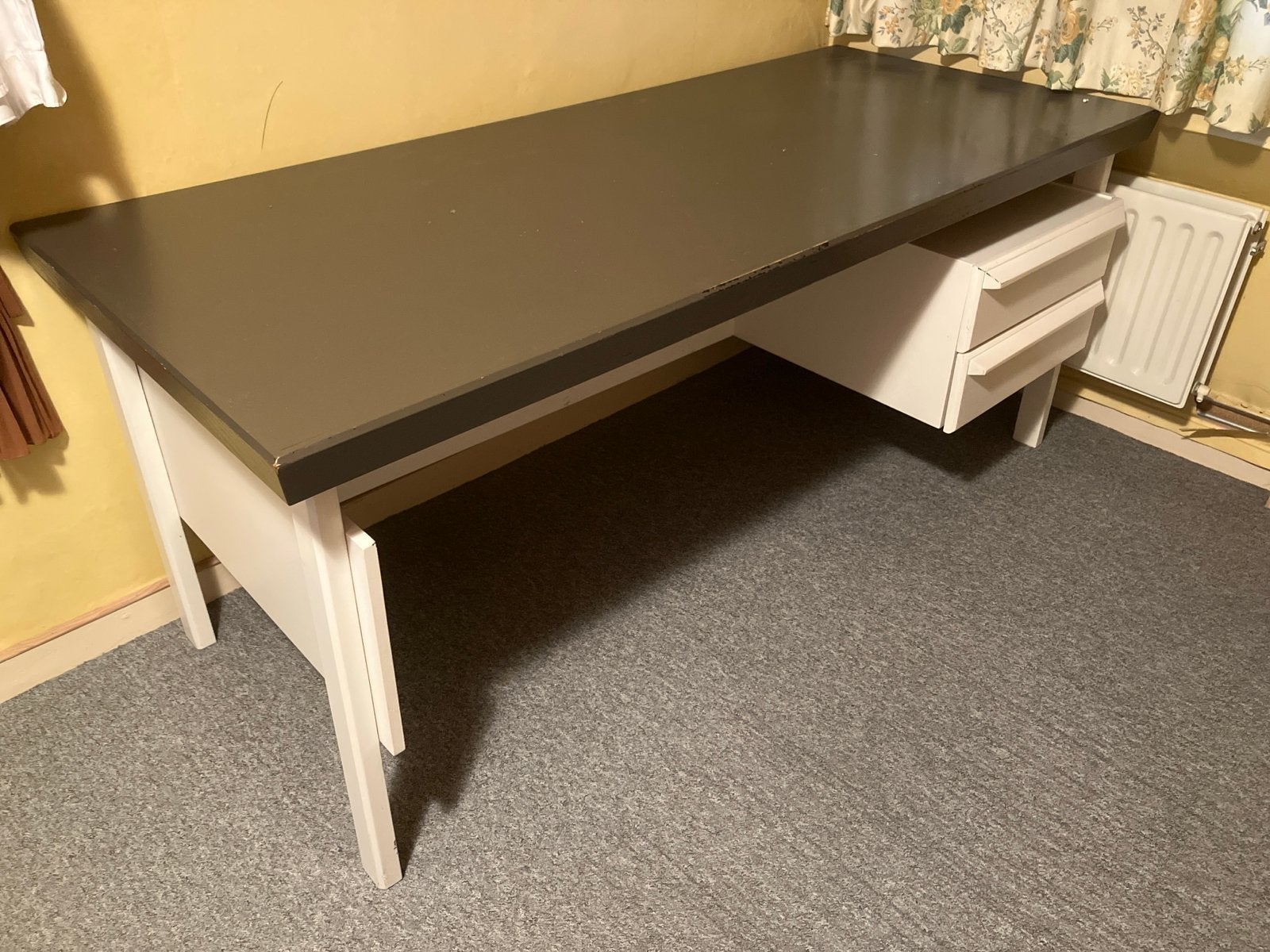 Stevig bureau met lades, Ophalen, Gebruikt, Met lades, Spaanplaat of MDF