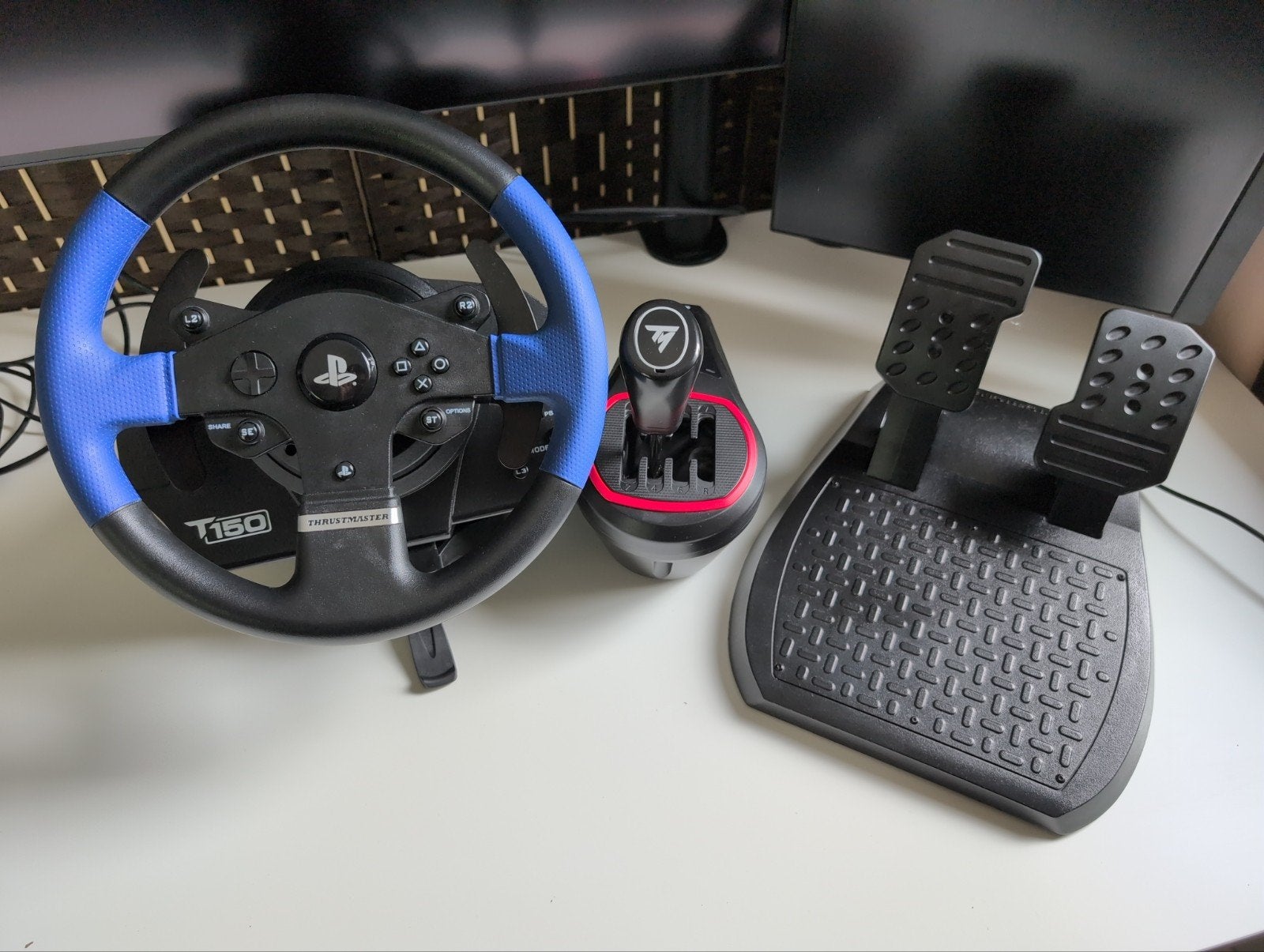 Thrustmaster T150 racestuur met pedalen en shifter, Ophalen, Racestuur, Gebruikt, Force feedback