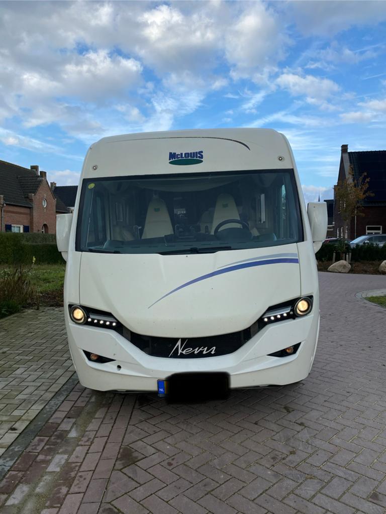 Compacte luxe McLouis Nevis 832 integraal korter dan 6 meter, Caravans en Kamperen, Campers, Integraal, Ringverwarming, Fiat, Luifel