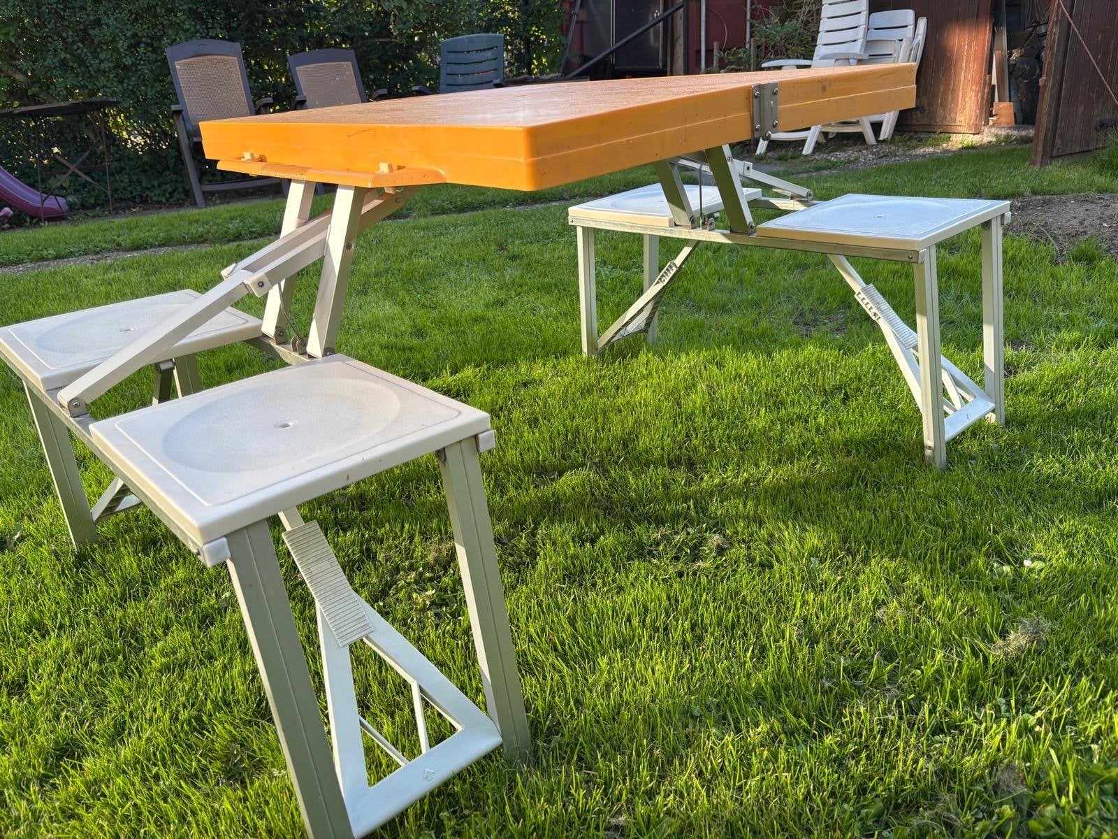 Inklapbare picknicktafel met 4 zitplaatsen - Compact, Tuin en Terras, Ophalen, Overige materialen, Gebruikt, Inklapbaar
