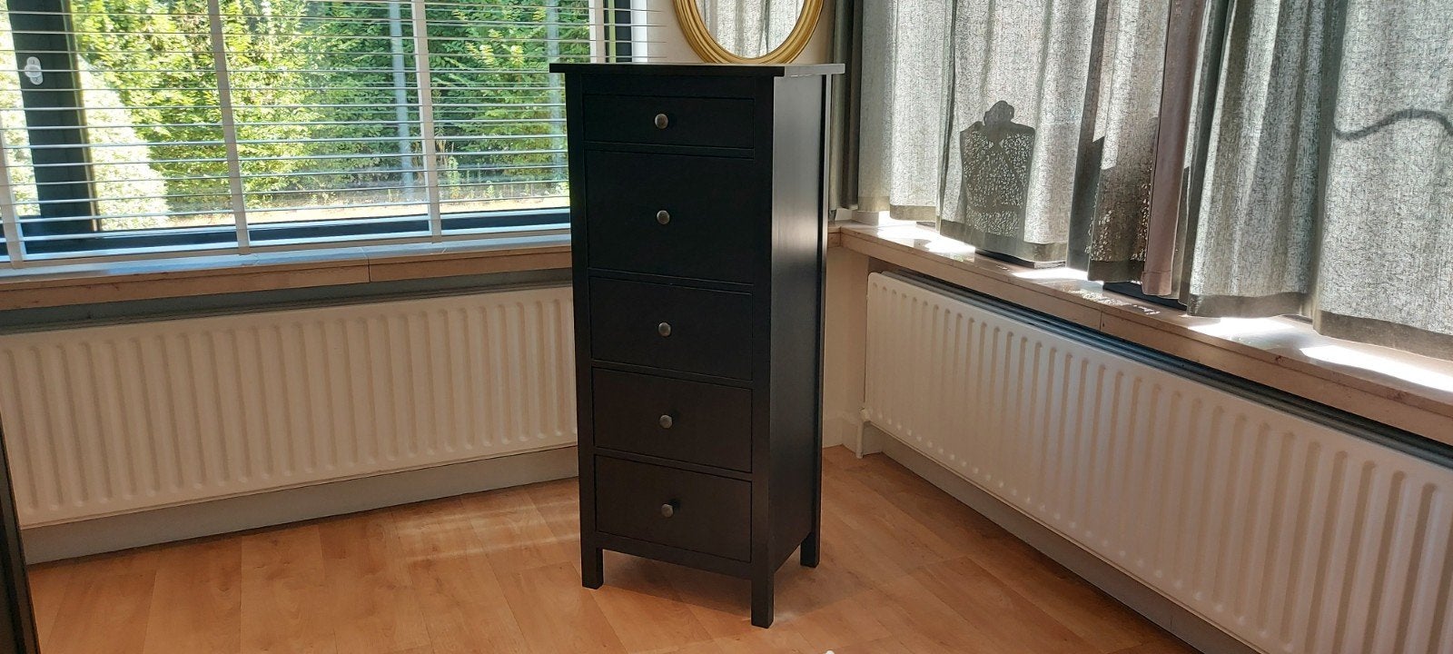 IKEA HEMNES 5-ladenkast zwartbruin – nette staat, Gebruikt, 5 laden of meer, 100 tot 150 cm, Grenenhout