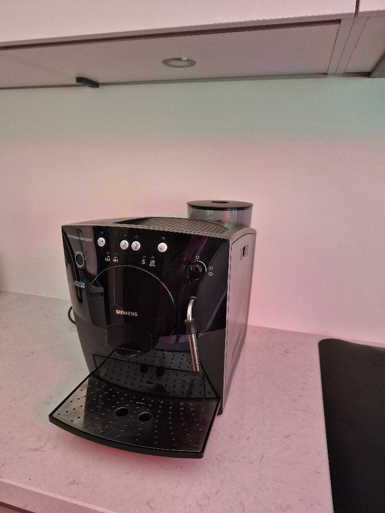 Siemens Surpresso Compact TK53009 Espressomachine, Witgoed en Apparatuur, Ophalen, 10 kopjes of meer, Koffiebonen, Zo goed als nieuw