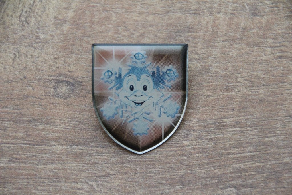 efteling pin  winter pin pardoes, Verzamelen, Ophalen of Verzenden, Zo goed als nieuw, Button of Speldje
