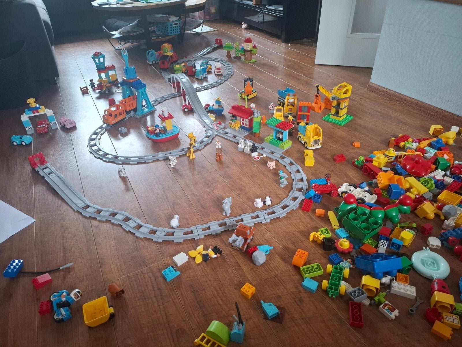 Grote collectie LEGO Duplo met treinbaan en veel extra's, Kinderen en Baby's, Ophalen of Verzenden, Gebruikt, Overige merken