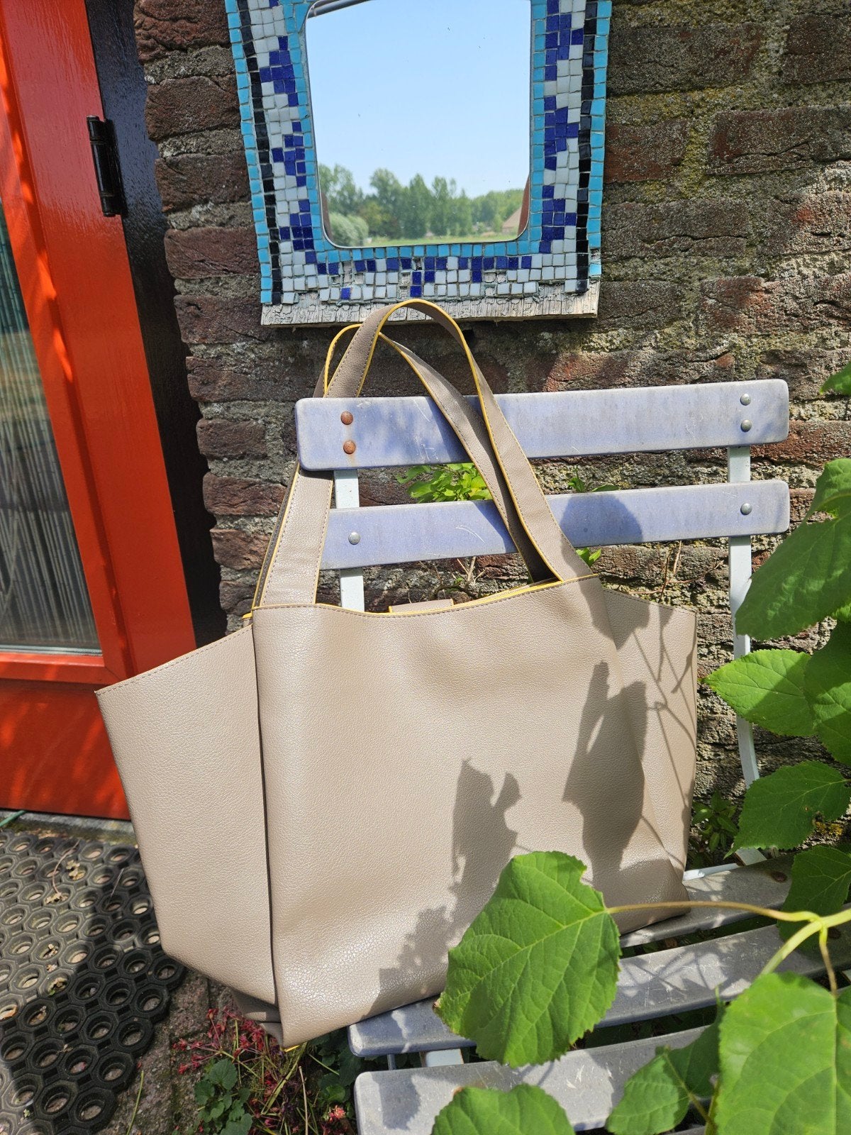 Stijlvolle unieke damestas - kunstleer, lever kleur met geel, Ophalen of Verzenden, Zo goed als nieuw, Geel, Handtas