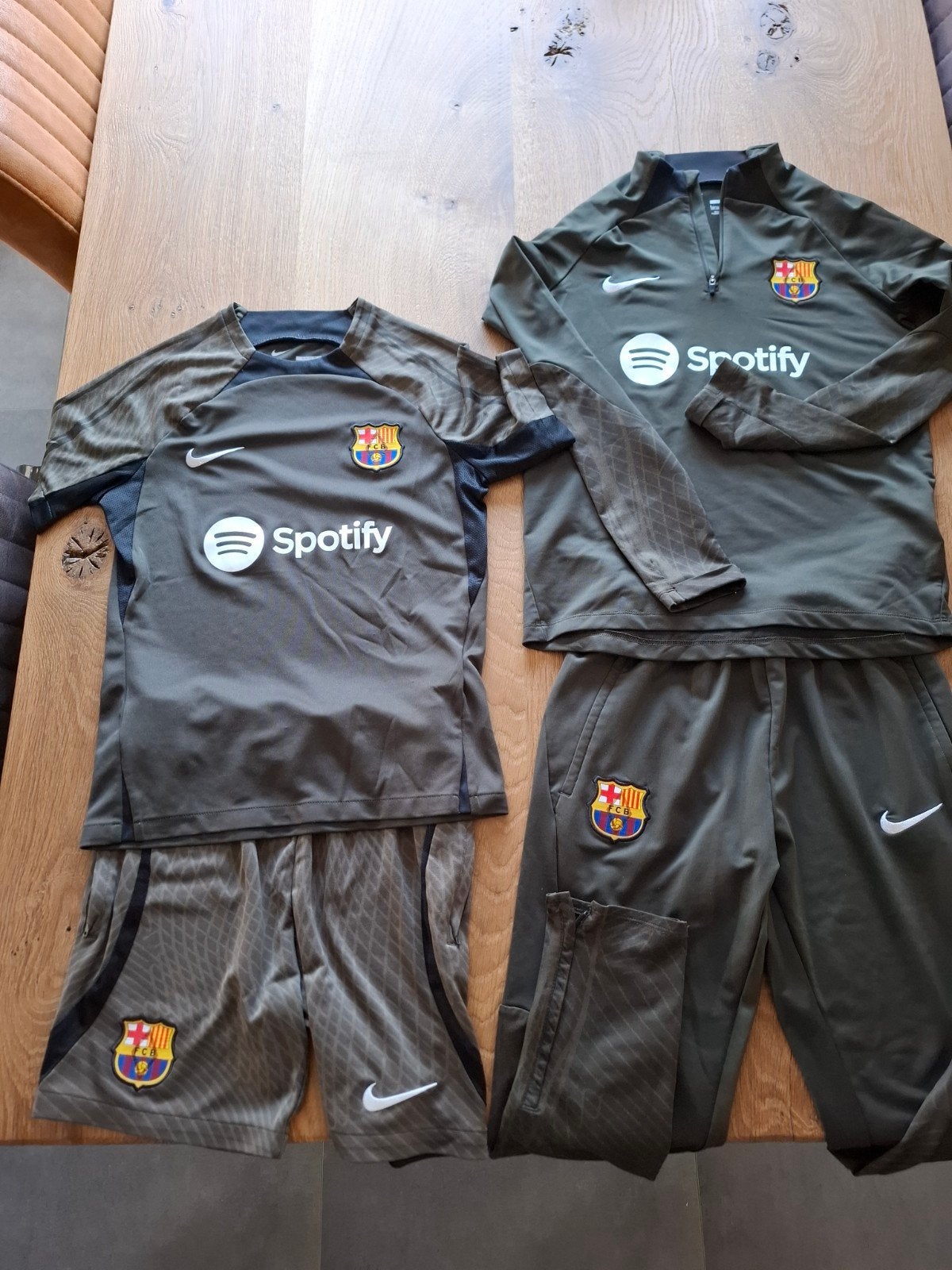 FC Barcelona Trainingspak en Tenue - Maat 152, Gebruikt, Jongen of Meisje, Sport- of Zwemkleding, Ophalen of Verzenden