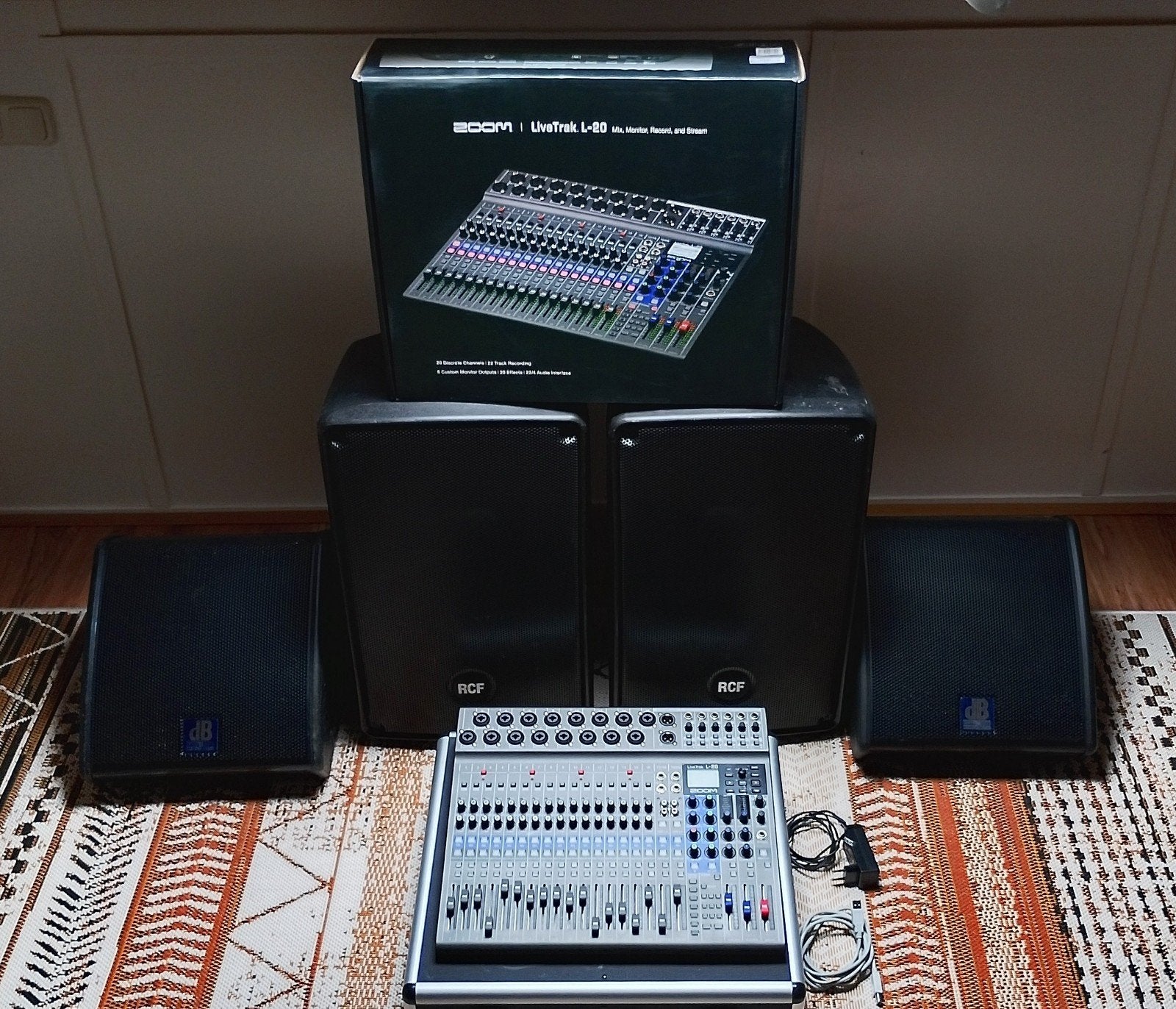 Zoom Livetrak+ RCF en dB Technologies speakers, Ophalen, Gebruikt