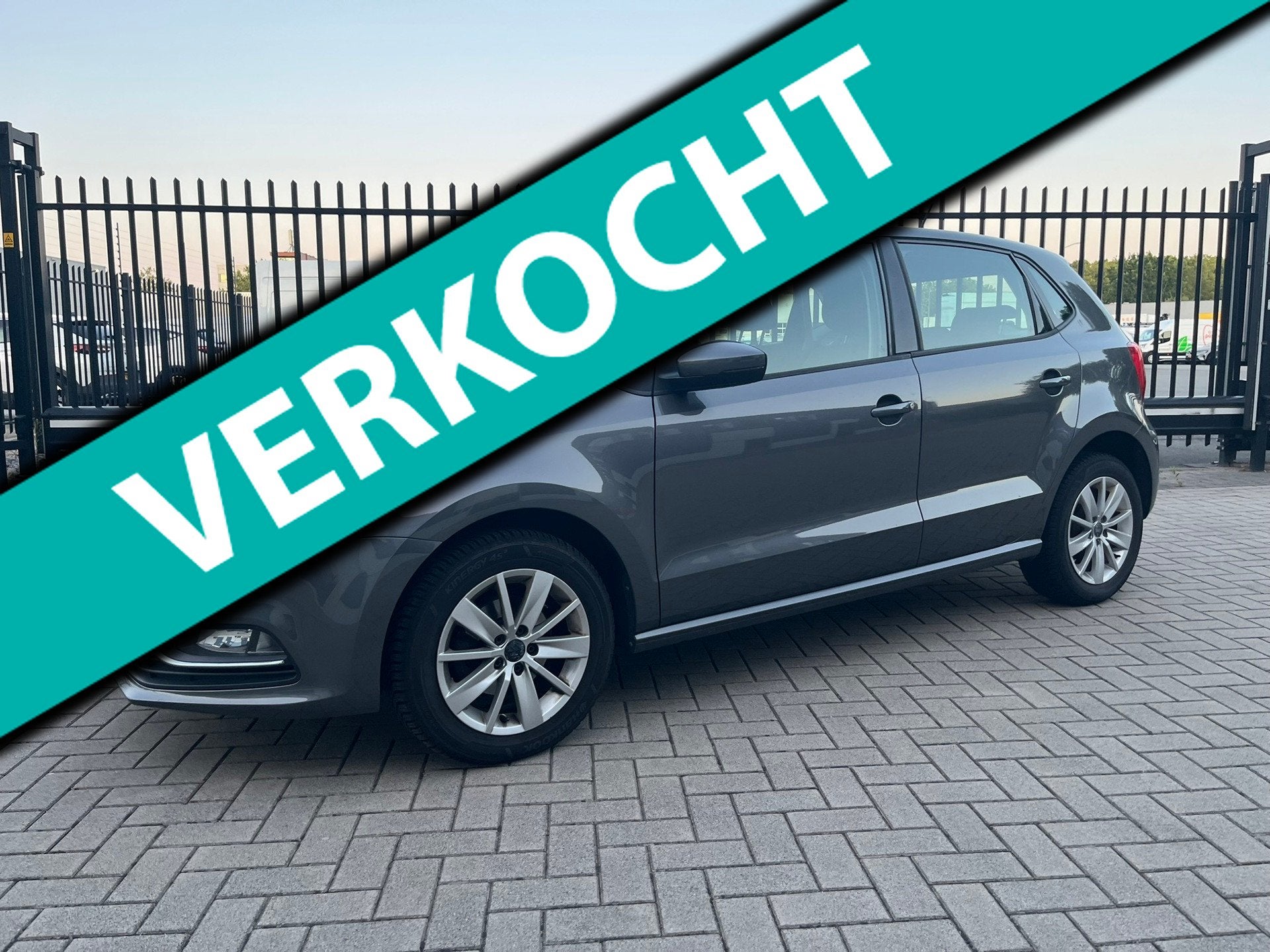 Volkswagen Polo 1.0 55KW 75PK Comfortline APK 2028, Dealer onderhouden, Stof, Gebruikt, Bedrijf