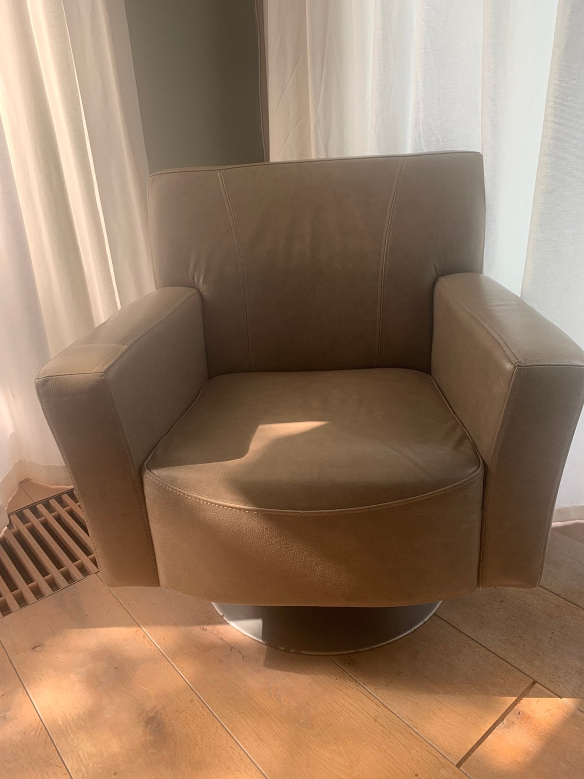 Leren draaistoel stoelen Henders Hazel taupe zand beige, Ophalen, Gebruikt, 50 tot 75 cm, Leer