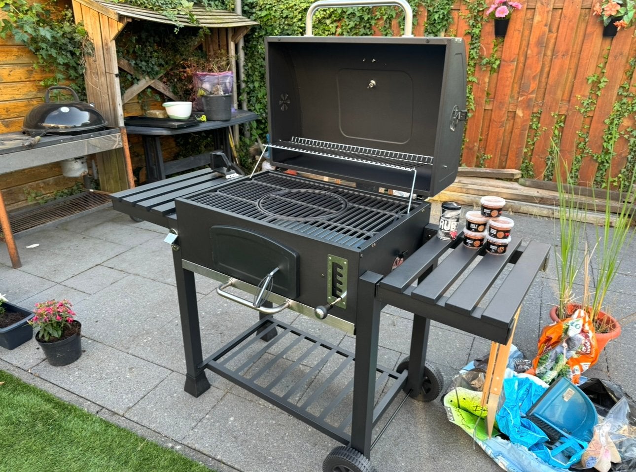BBQ, Ophalen, Zo goed als nieuw