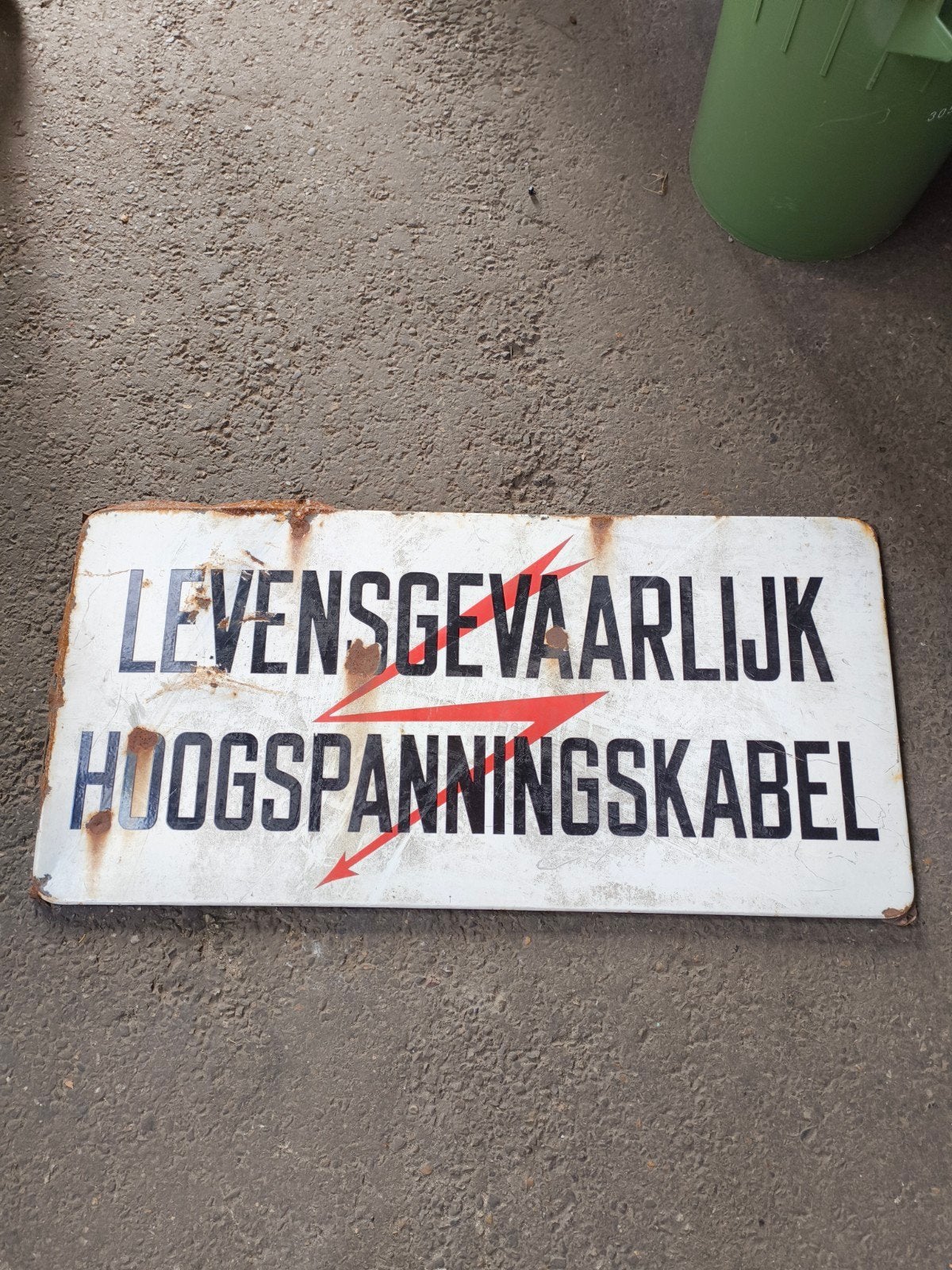 Emaille bord "Levensgevaarlijk Hoogspanningskabel", Antiek en Kunst, Antiek | Emaille, Ophalen of Verzenden