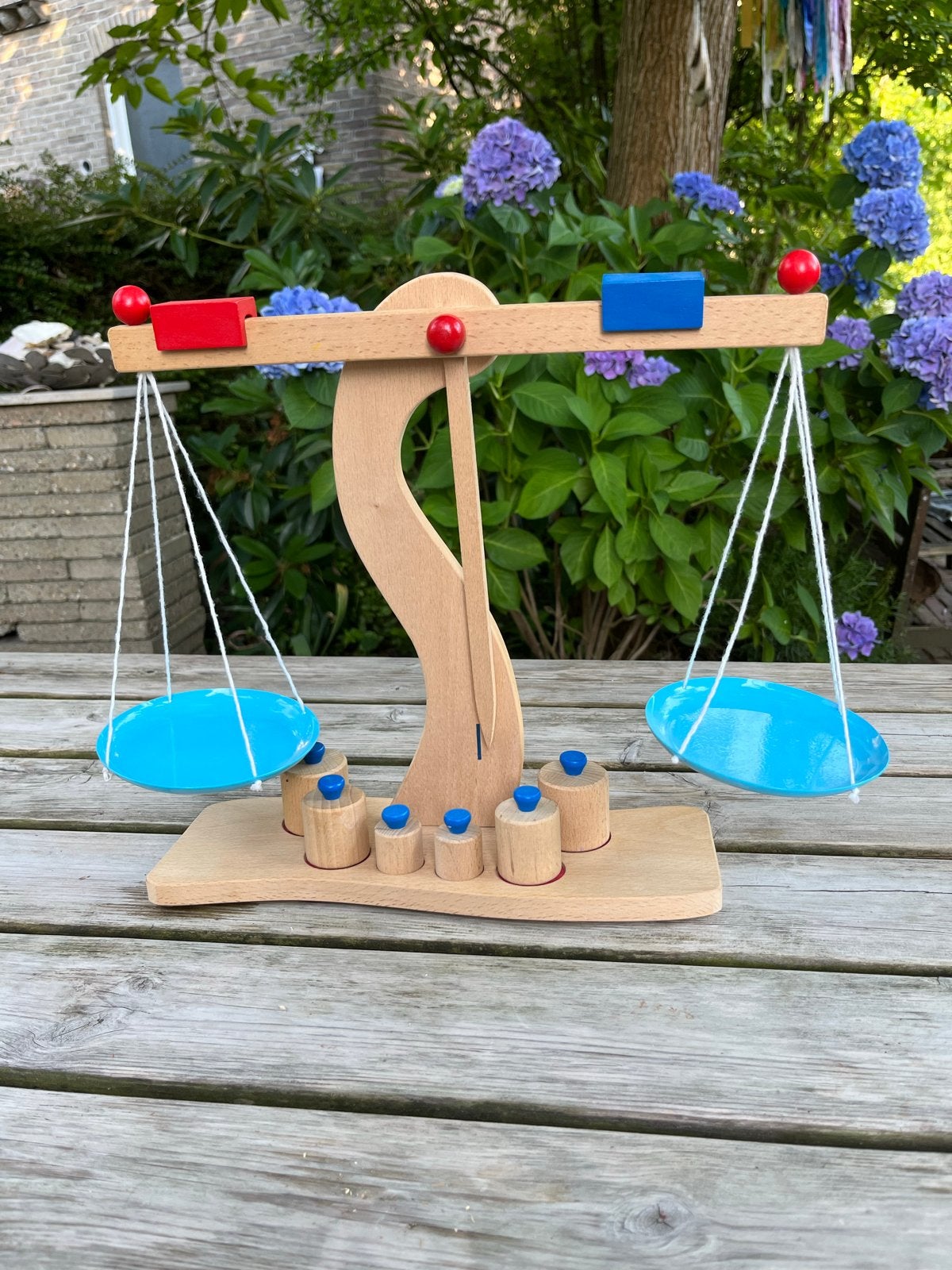 Houten balansweegschaal met gewichten, Ophalen of Verzenden, Zo goed als nieuw, Jongen of Meisje