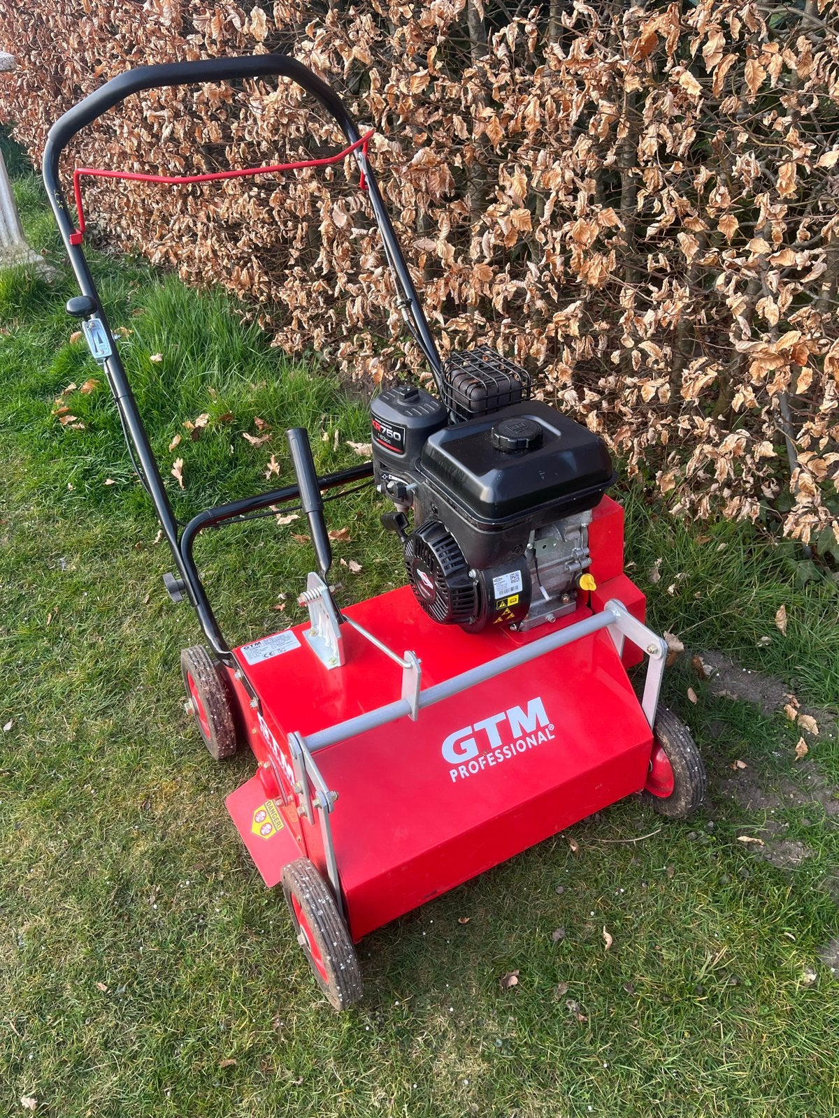 GTM Professional Verticuteermachine te huur, Ophalen, Gebruikt, Benzine