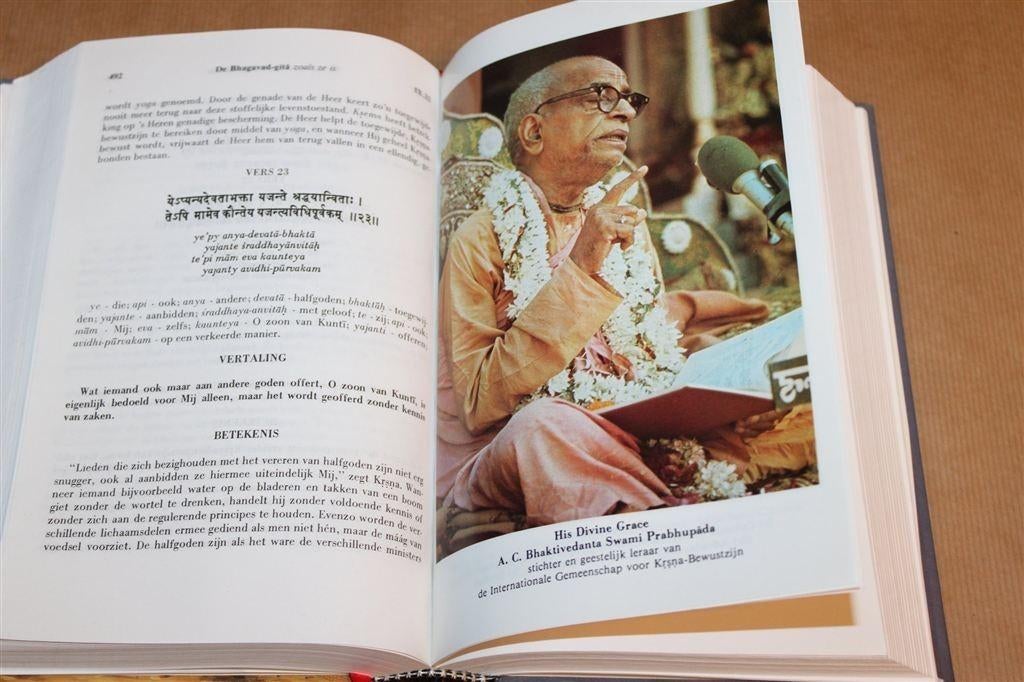 De Bhagavad-gītā Zoals Ze Is — A.C. Bhaktivedanta Swami, Boeken, Ophalen of Verzenden, Gelezen, Overige onderwerpen, Achtergrond en Informatie
