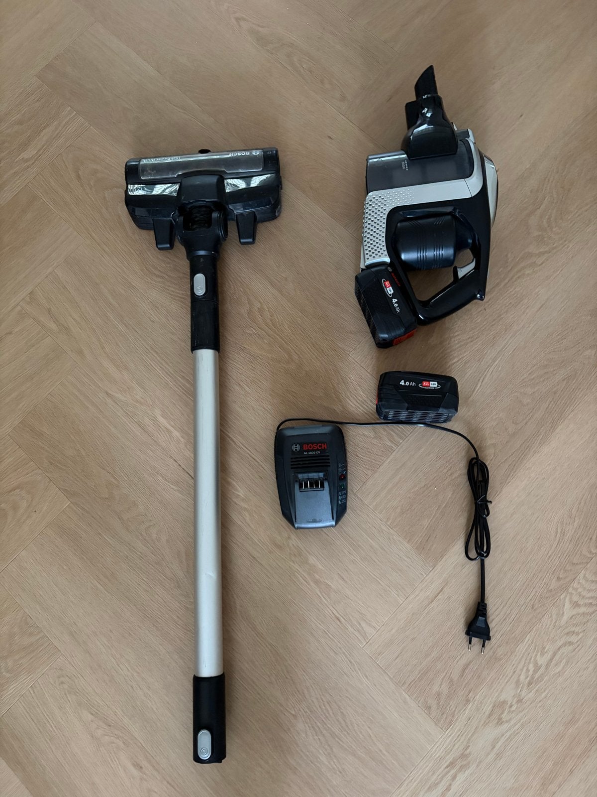 Bosch Unlimited Serie | 8 steelstofzuiger met 2 accu's, Witgoed en Apparatuur, Stofzuigers, Bosch, Draadloos, Ophalen of Verzenden