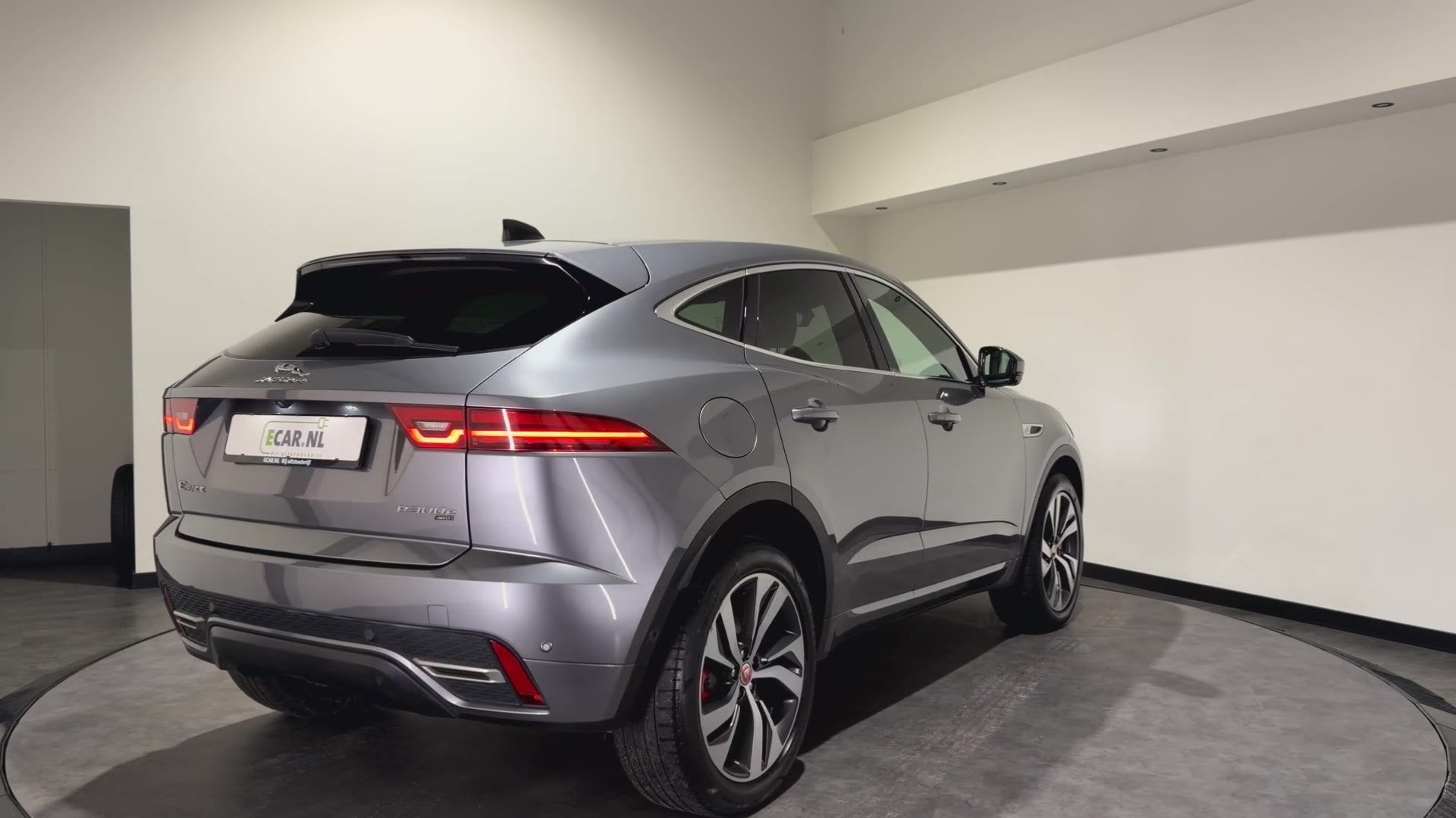 Jaguar E-Pace 1.5 P300e AWD R-Dynamic S | Trekhaak | Stoelen, Auto's, Automaat, 309 pk, Huisgarantie, Met garantie (alle)