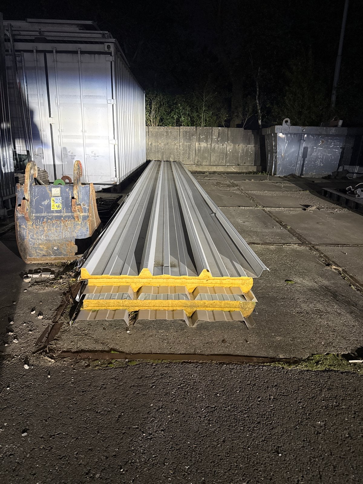 Geïsoleerde dakplaten - sandwichpanelen, Gebruikt, 15 m² of meer, Metaal, Grijs