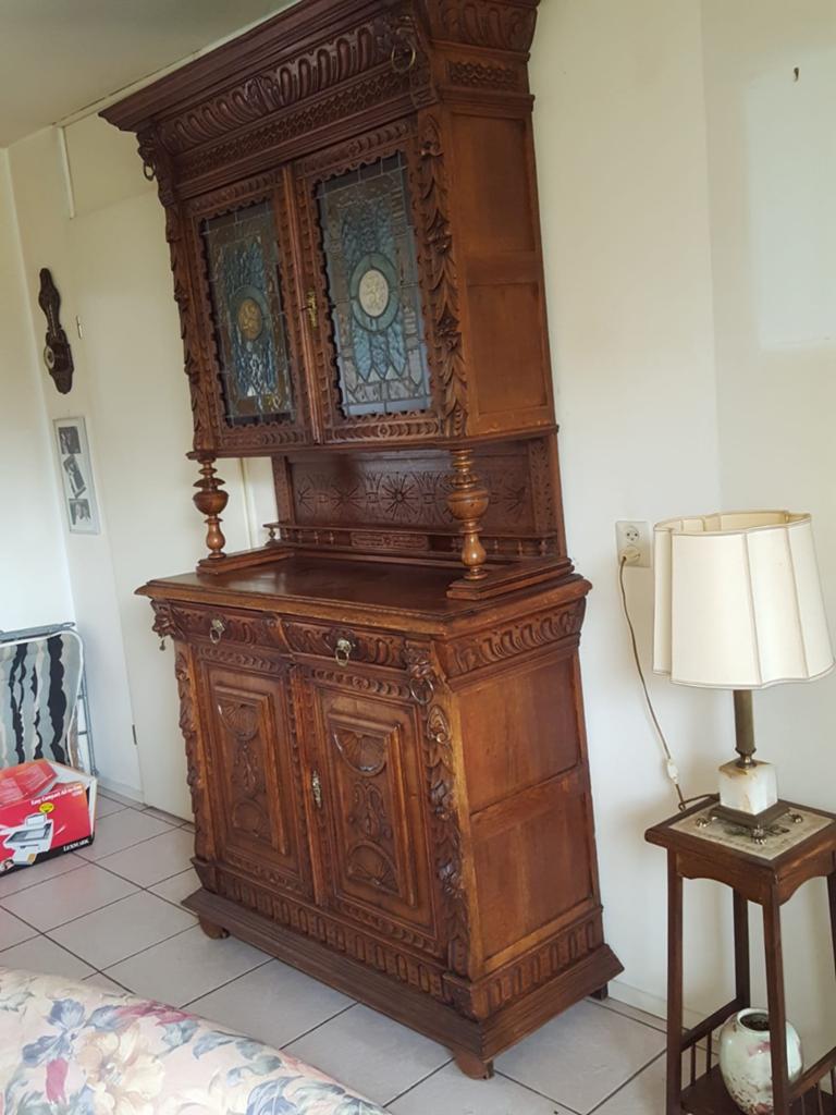 Antieke Mechelse kast., Ophalen