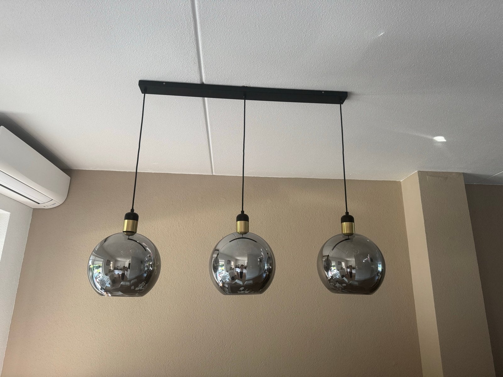 Moderne hanglamp met 3 glazen bollen - 1 meter breed, Ophalen, Zo goed als nieuw, Glas, E27 (groot)