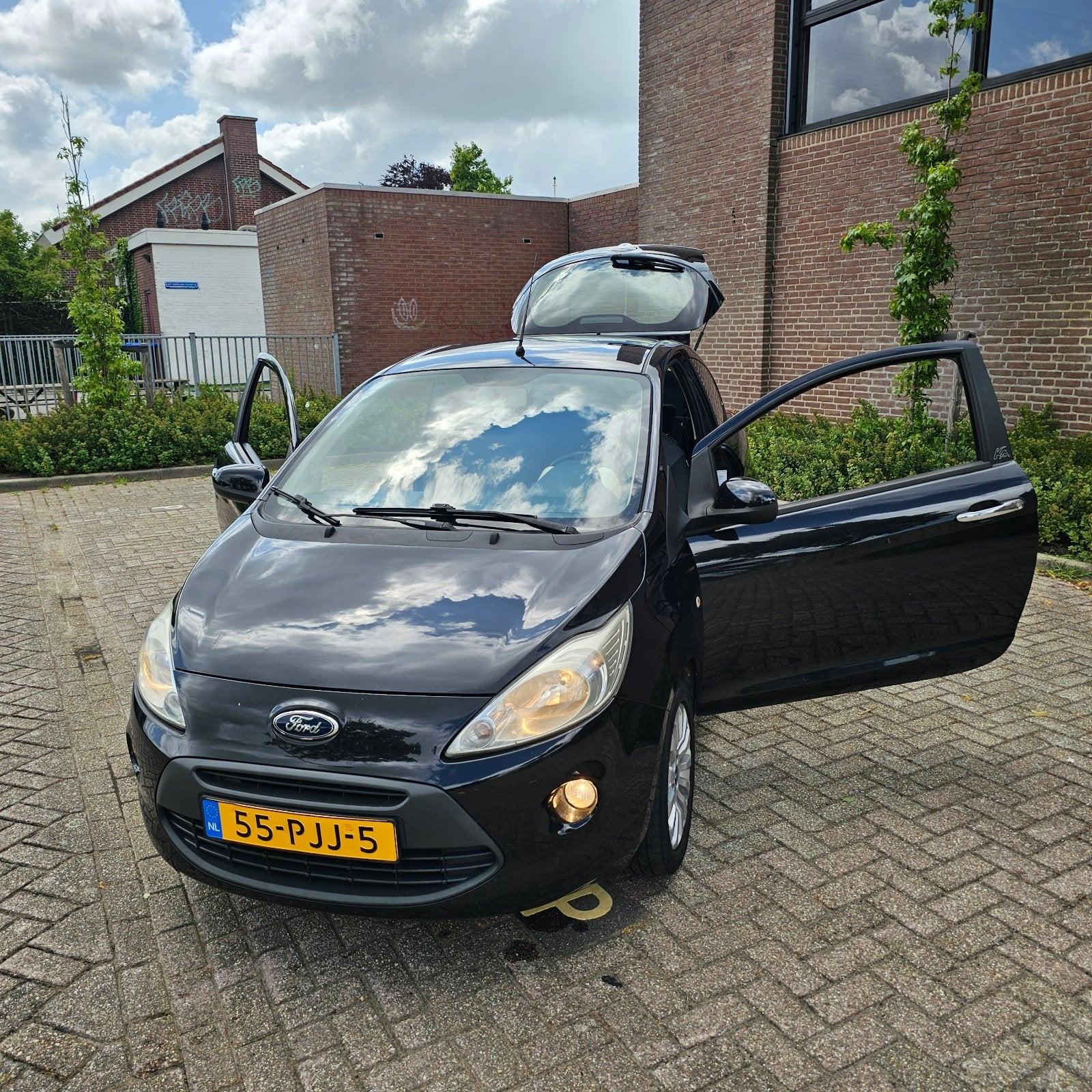Ford Ka 1.2 69pk 2011 Zwart, Voorwielaandrijving, 1242 cc, 4 cilinders, 4 stoelen