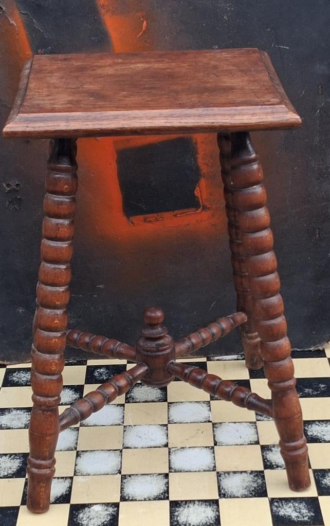 Bijzettafeltje/plantentafeltje. Eiken. Oud/antiek.  43 cm., Ophalen